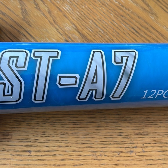 Senston Badminton Shuttlecocks 12 Pack Birdies - Picture 2 of 3